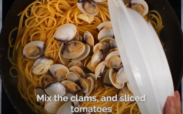 Frozen-Clams-Vongole White clams added to a pasta dish to make clams vongole