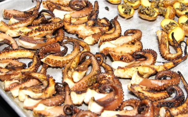 Octopus-Tentacles-Cooked-Crown-Cut- Octopus-Tentacles-Cooked-Crown-Cut-